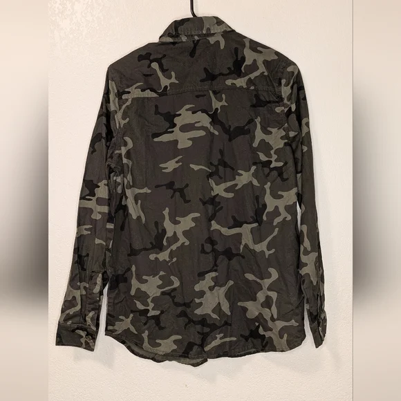 Forever 21 Camouflage Button-Up Shirt with Patches - Picture 2 of 7